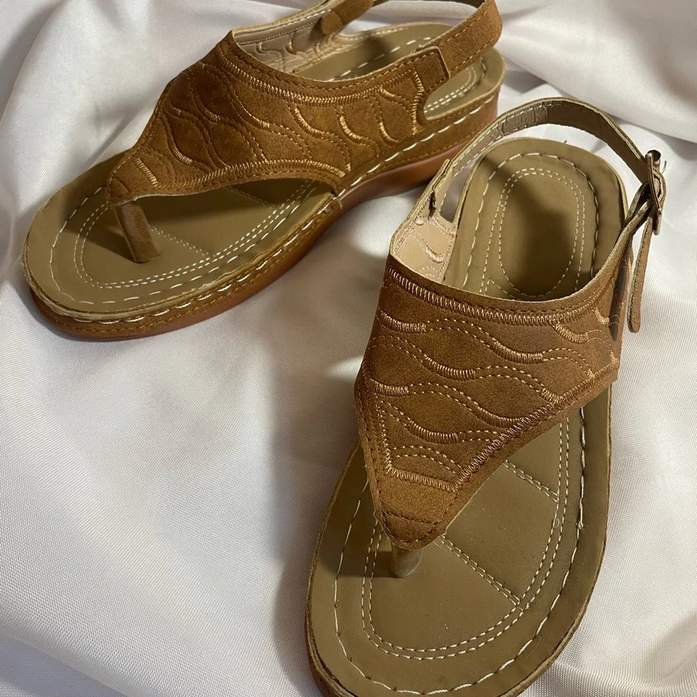 Women’s Lightweight Tan Sandals w/Adjustable Strap, Pictures Show Length,‎ NWOT